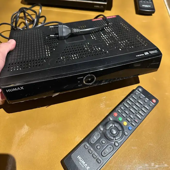 للبيع رسيفرات هيوماكس Humax و جهاز STC فايبر راوتر 4