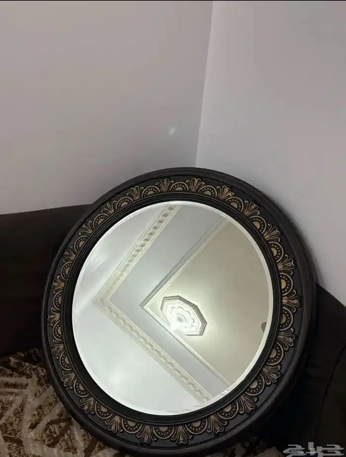 طاولة ومرايه ولوحة 0