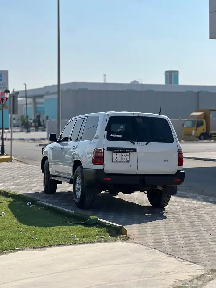 جيب لاندكروزر 2001 2