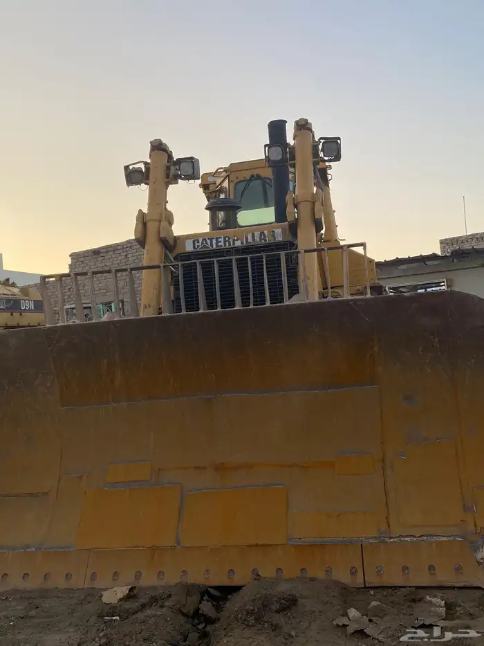بلدوزر للبيع اوللإيجار الشهريD9N 5
