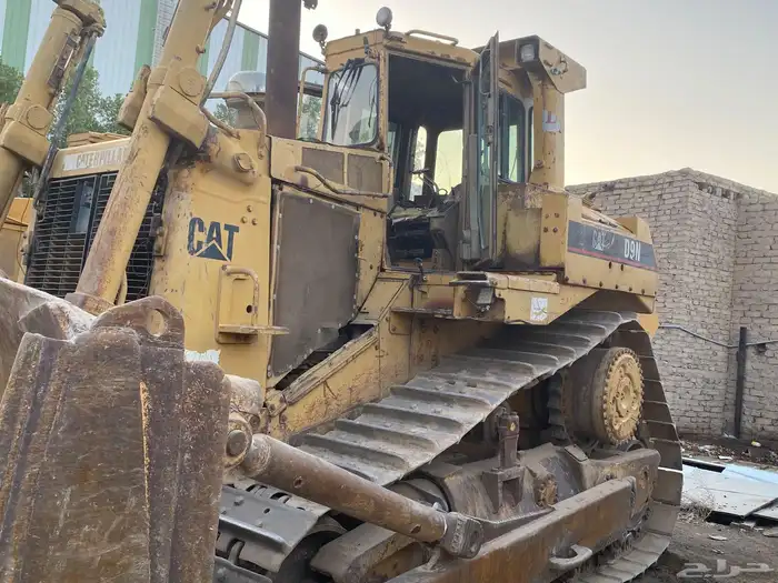 بلدوزر للبيع اوللإيجار الشهريD9N 8