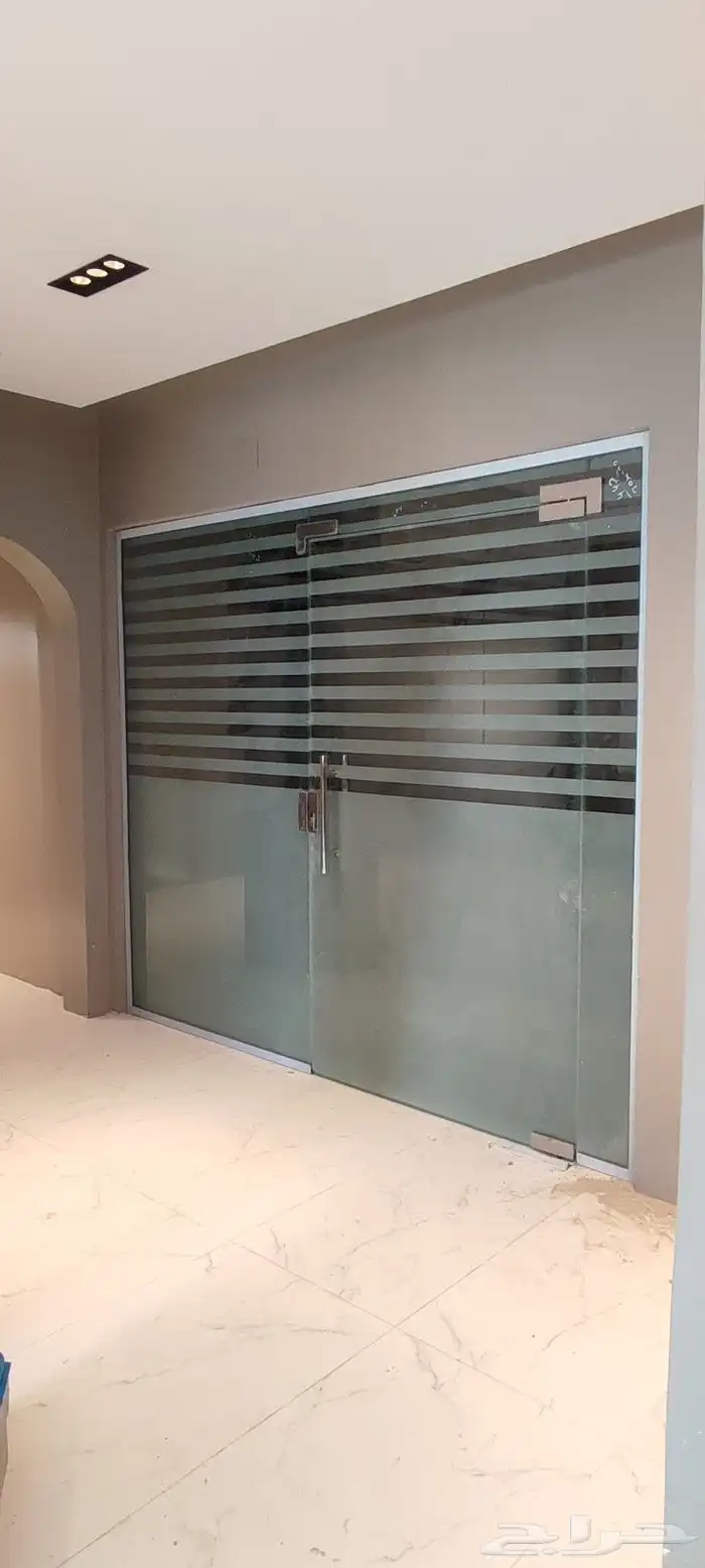 زجاج سكريت مكاتب واجهات محلات شاور 7