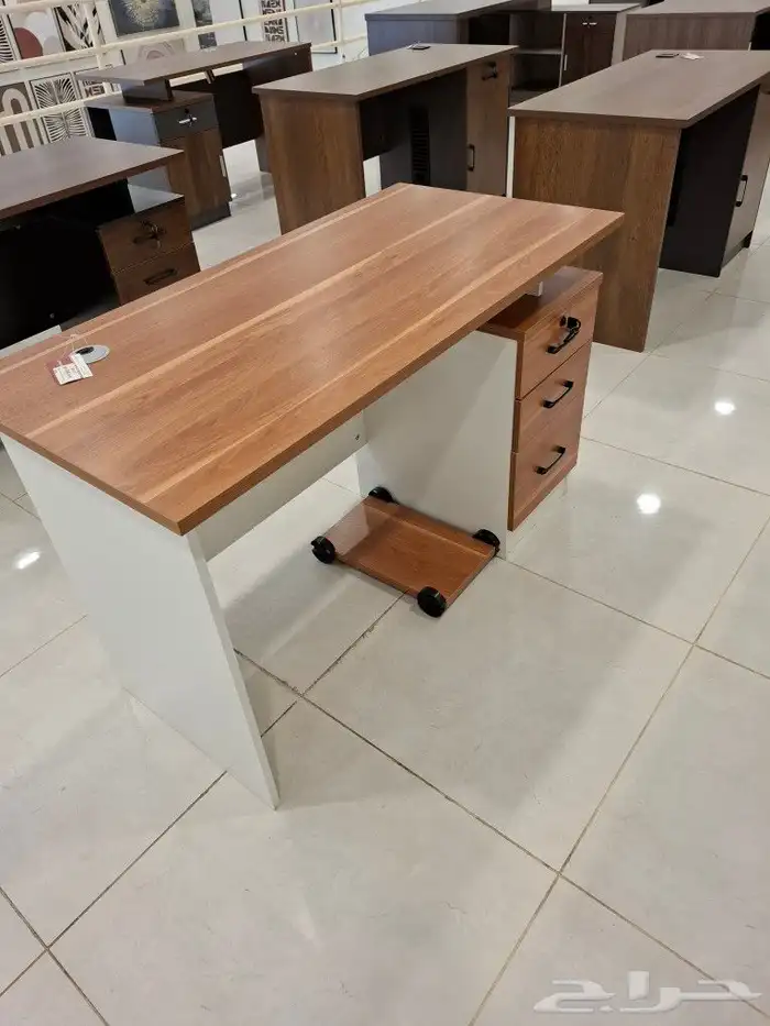 مكاتب عمل بمقاسات مختلفه 0