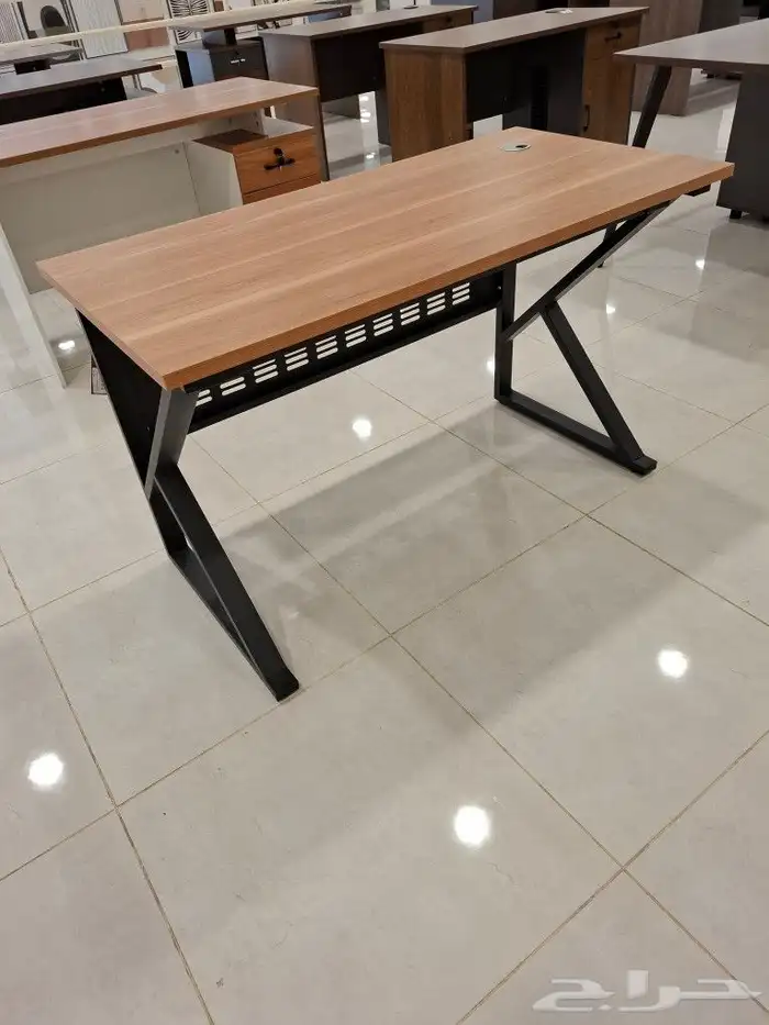 مكاتب عمل بمقاسات مختلفه 9