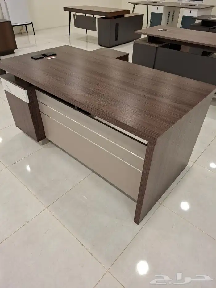 مكاتب عمل بمقاسات مختلفه 11