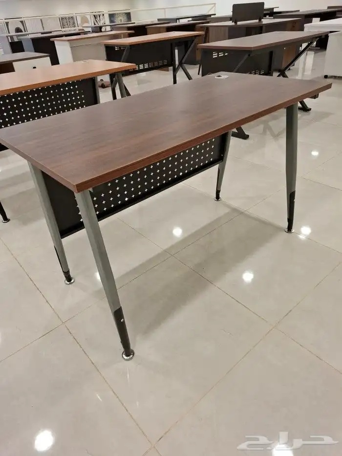 مكاتب عمل بمقاسات مختلفه 14