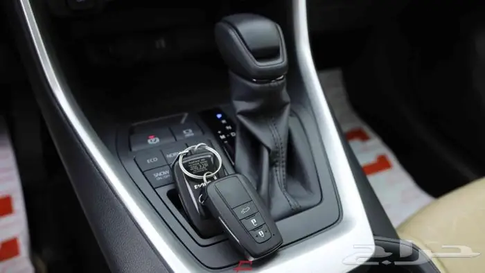 تويوتا راف فور فتحة XLE بنزين 2025 8