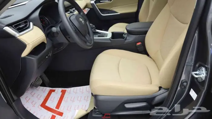 تويوتا راف فور فتحة XLE بنزين 2025 11