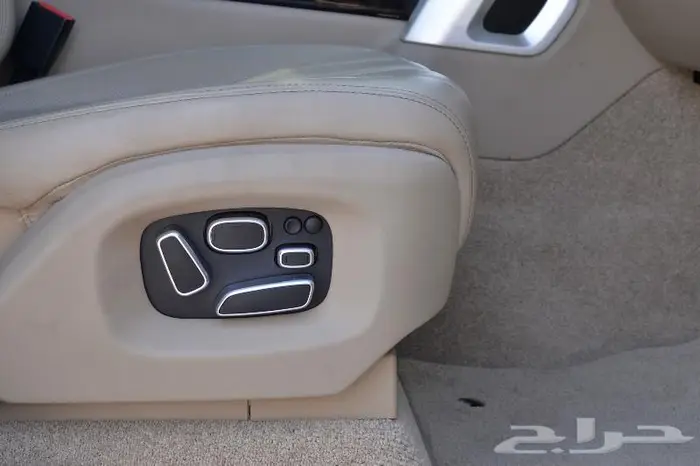 لاندروفر رنج روفر فوج SE سوبر تشارج 2013 نظيف 16