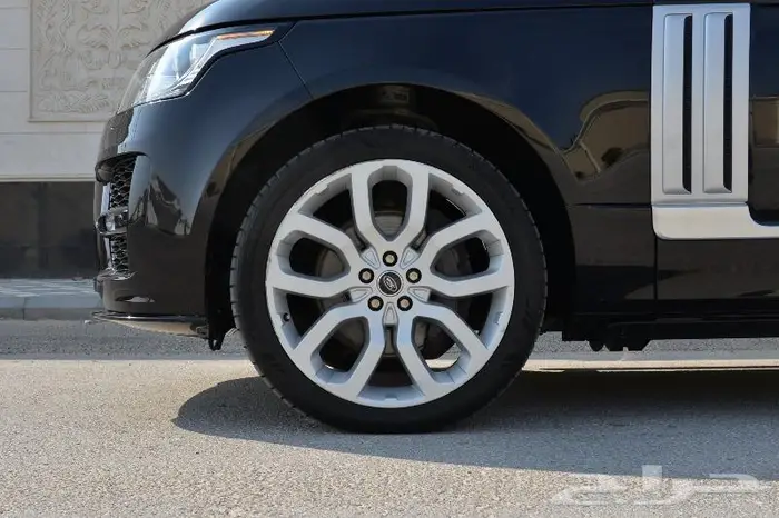 لاندروفر رنج روفر فوج SE سوبر تشارج 2013 نظيف 1