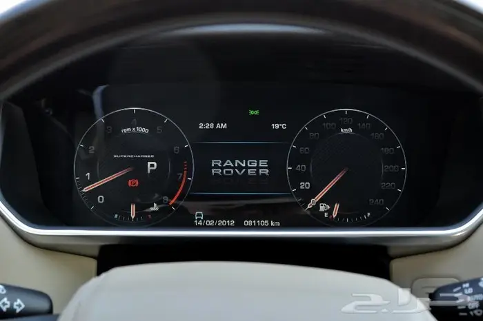 لاندروفر رنج روفر فوج SE سوبر تشارج 2013 نظيف 17