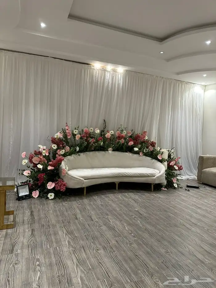 كوش كوشات مداخل استقبال خطوبه ملكه طاولات طعام vip 23