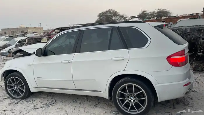 bmw x5 قطع غيار فقط 30