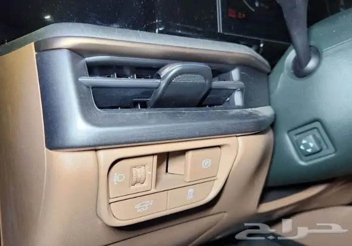 ازيرا جرافيتي 2.5 بنزين 2023 تم البيع 15