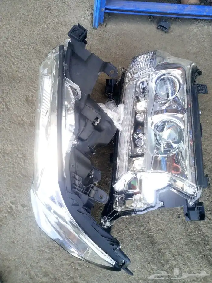 يتوفر لدينا طقم شمعات جيب لاندكروزر مديل 2017 5