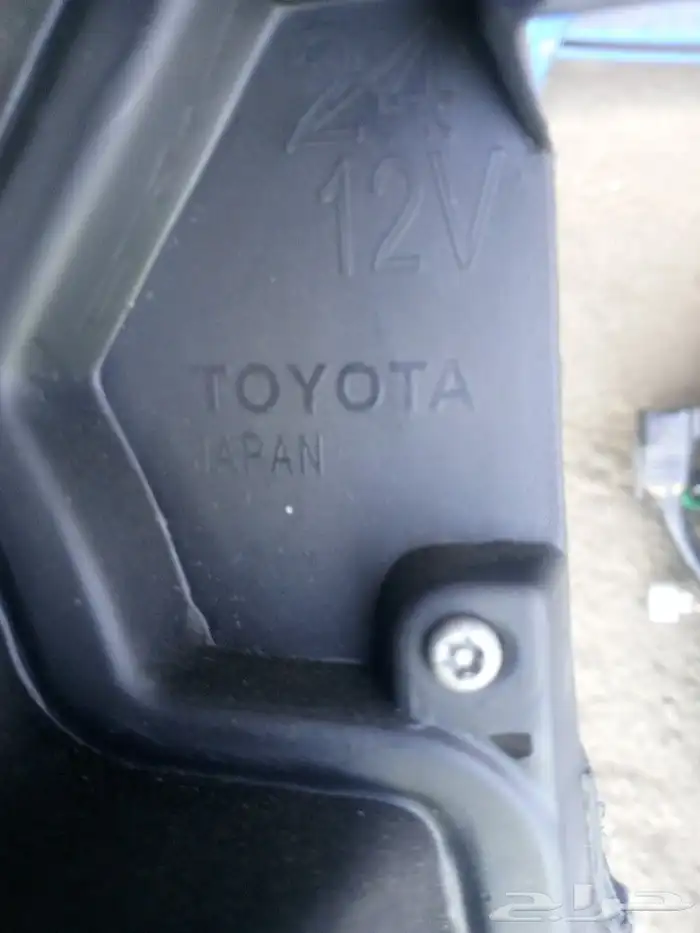 يتوفر لدينا طقم شمعات جيب لاندكروزر مديل 2017 4