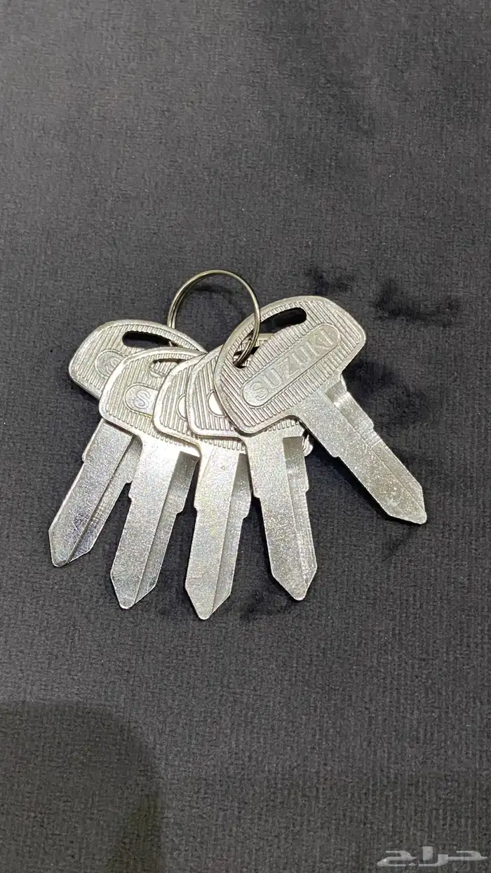 للبيع مفاتيح دباب سوزوكي ax100 و x7 0