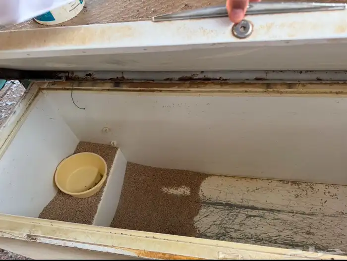 فقاسات محاكر عوامات معالف سقايات صحون بيض 7