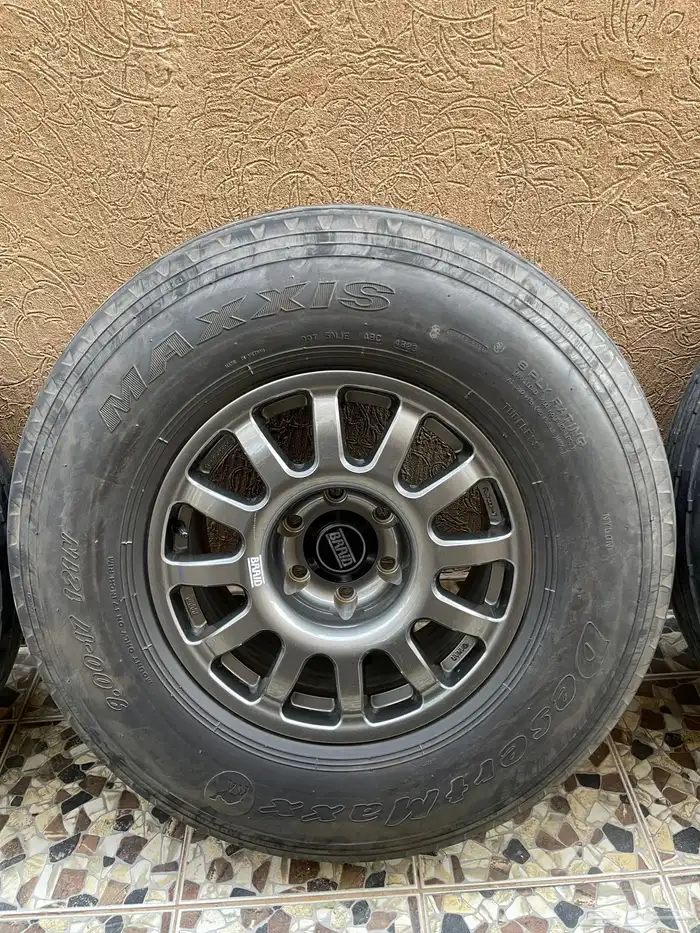 للبيع كفرات بالون ماكسس و جنوط BRRID اصلي جديده 4