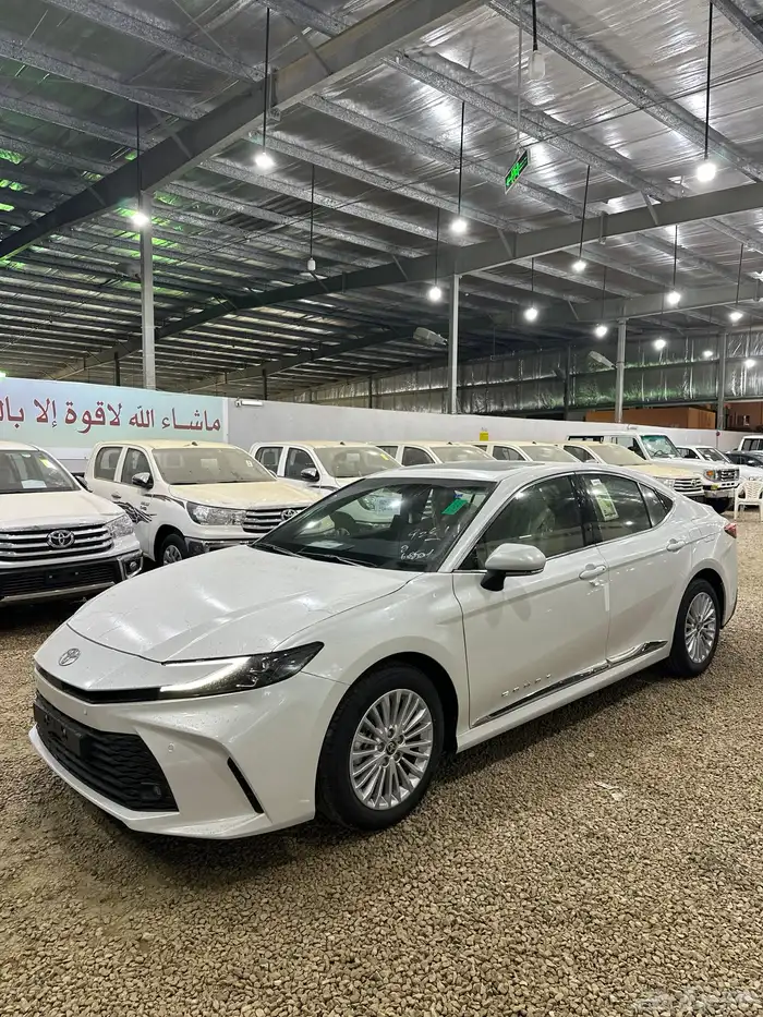 كامري 2025 فتحه بنزين فئة LE اصفار سعودي السعر125 14