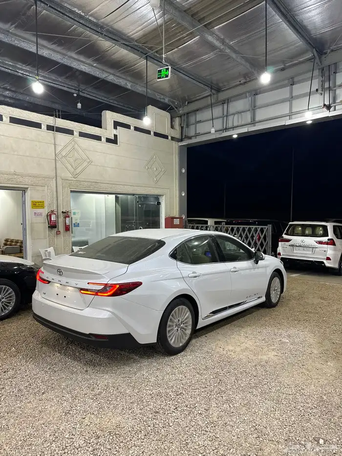 كامري 2025 فتحه بنزين فئة LE اصفار سعودي السعر125 9