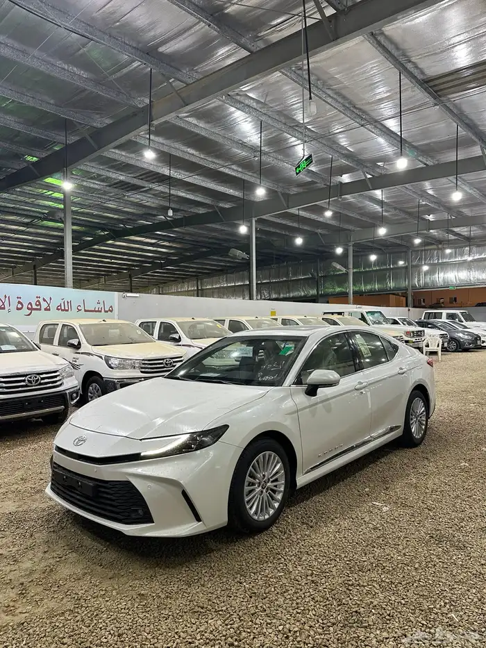 كامري 2025 فتحه بنزين فئة LE اصفار سعودي السعر125 1