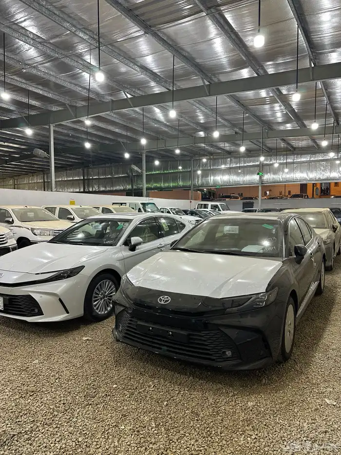 كامري 2025 فتحه بنزين فئة LE اصفار سعودي السعر125 37