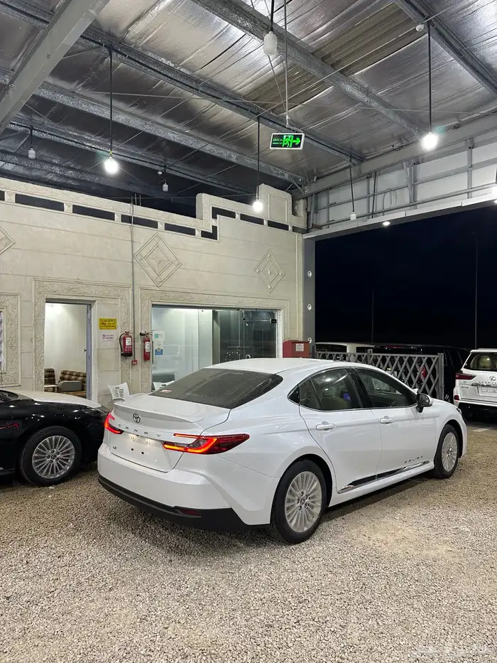 كامري 2025 فتحه بنزين فئة LE اصفار سعودي السعر125 7