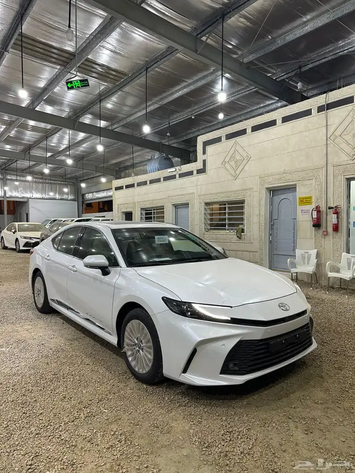 كامري 2025 فتحه بنزين فئة LE اصفار سعودي السعر125 13