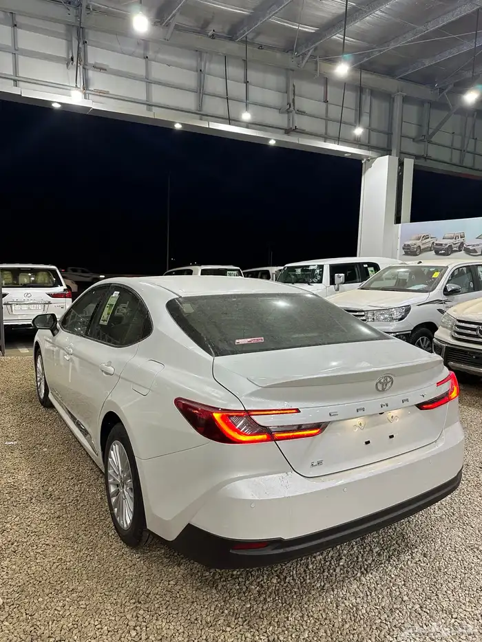 كامري 2025 فتحه بنزين فئة LE اصفار سعودي السعر125 5