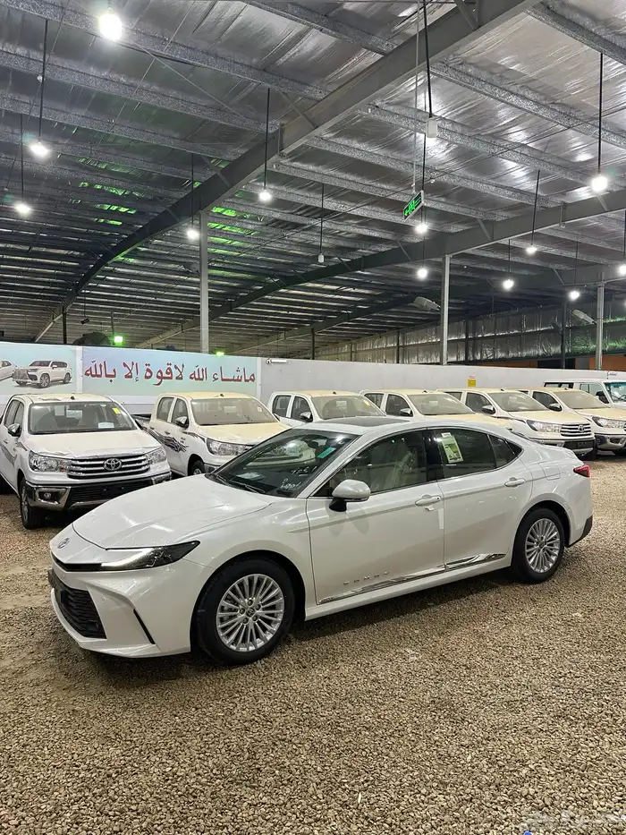 كامري 2025 فتحه بنزين فئة LE اصفار سعودي السعر125 3
