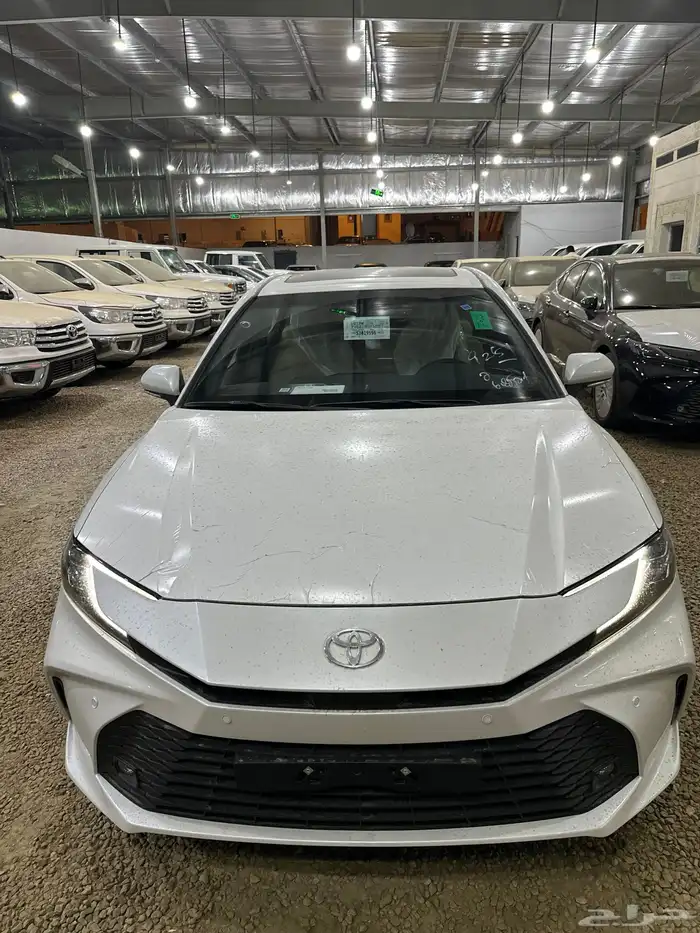 كامري 2025 فتحه بنزين فئة LE اصفار سعودي السعر125 15