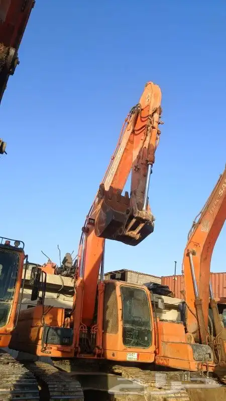 مكنيكي معدات ثقيله جميع انواع المعدات شيول بوكلين بالدووزر 4