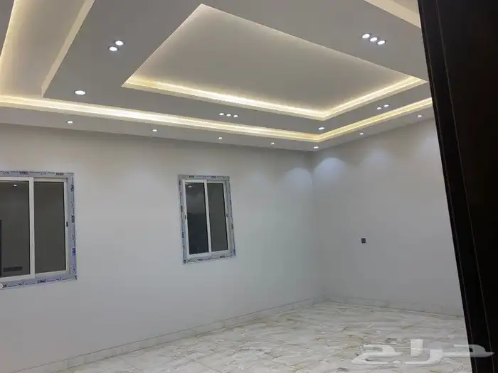 شقه للايجار خمس غرف حي الرحمانيه جديده 0