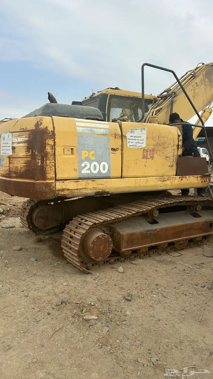 للبيع بوكلين كوماتسو داش 7 بقشان مقاس 200 بحالة ممتازة 0