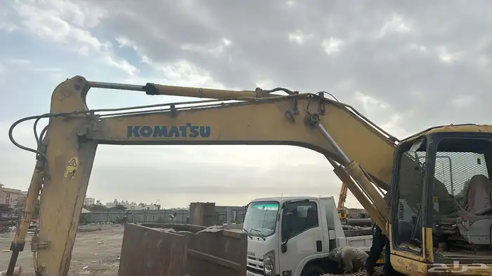 للبيع بوكلين كوماتسو داش 7 بقشان مقاس 200 بحالة ممتازة 4