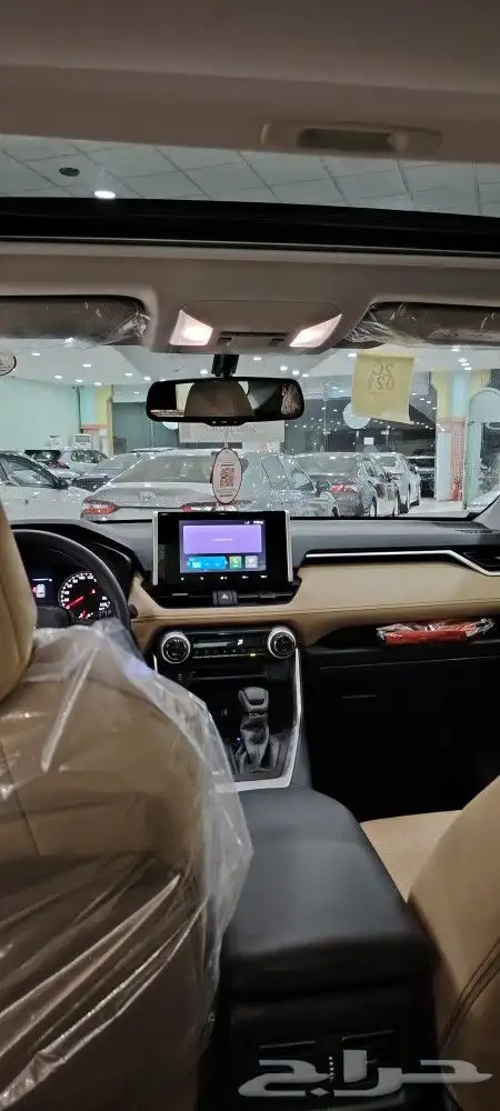 تويوتا راف فور XLE فتحة بنزين 2025 1