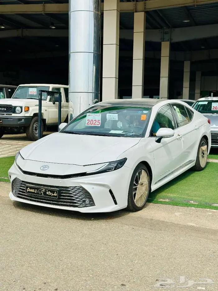 تويوتا كامري جراندي 2025 بنزين متوفر جميع الالوان 1
