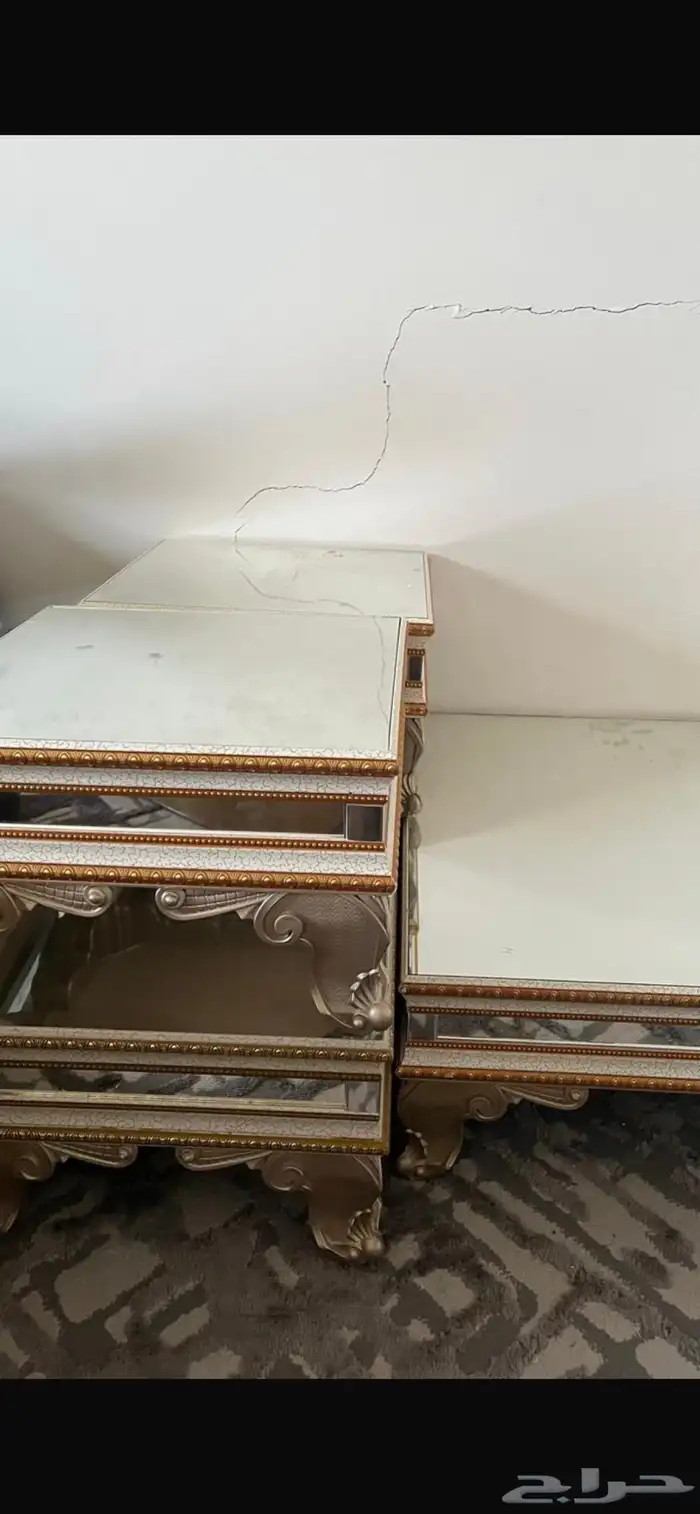 طاوله مع اربع خدمه 0
