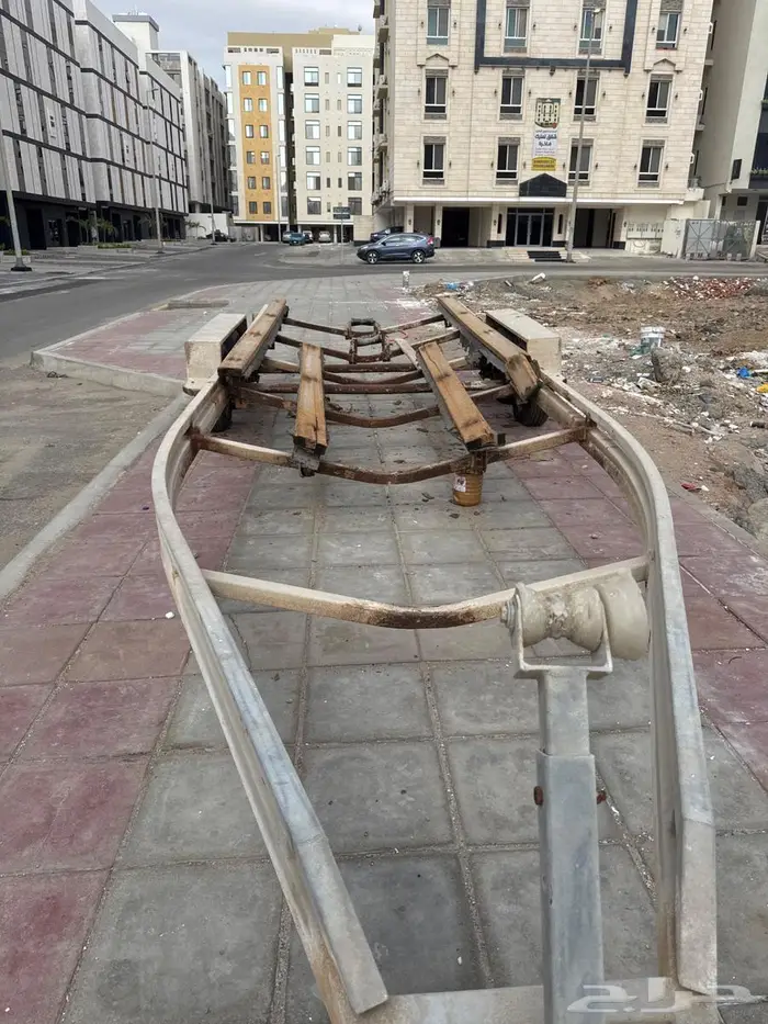 عربة قوارب 8 متر للبيع 2