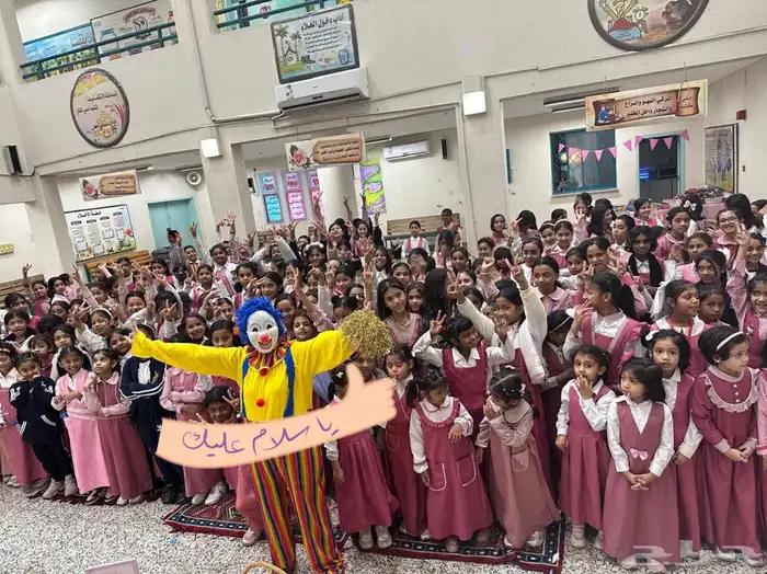 مهرجين و مهرجات وشخصيات كرتونيه وعربات التسالي 8