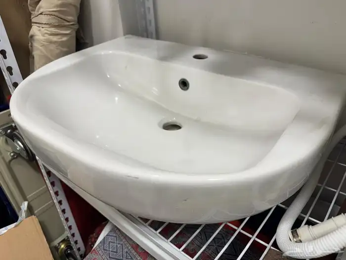 مغسله يدين ايديال ستاندرد بحاله جيده لم تستخدم 1