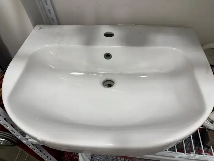 مغسله يدين ايديال ستاندرد بحاله جيده لم تستخدم 2