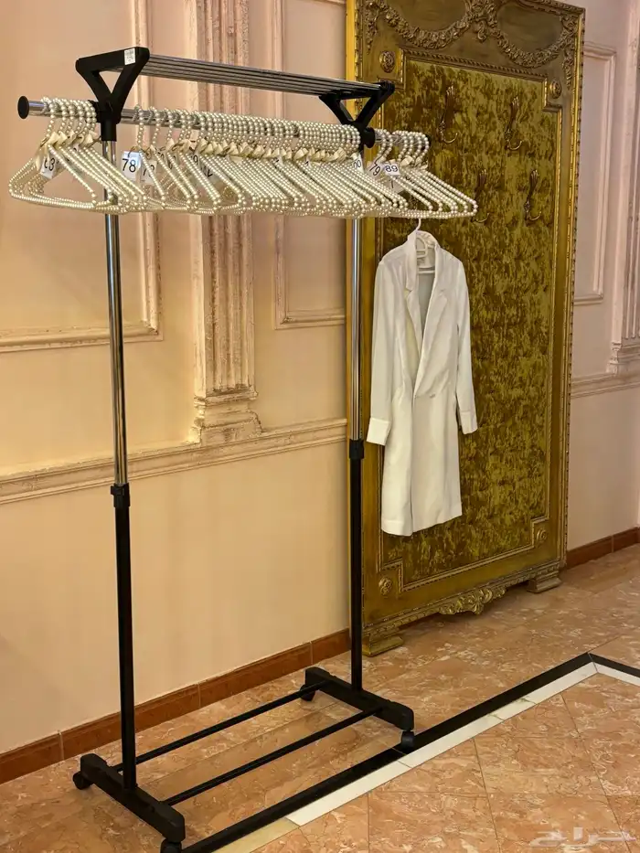 مفتش جوالات عبايات مع استند وصيفه عروسه. وصيفه. أم عريس 7