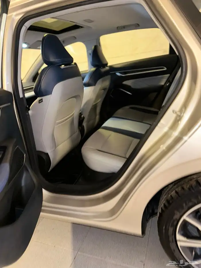 للبيع جيلي ام قراند 2023 م 7