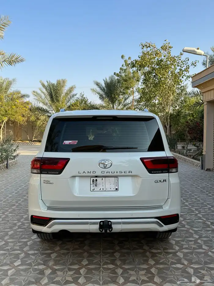 تويوتا لاندكروزر 2024 GXR رقم 4 سعودي بنزين 9