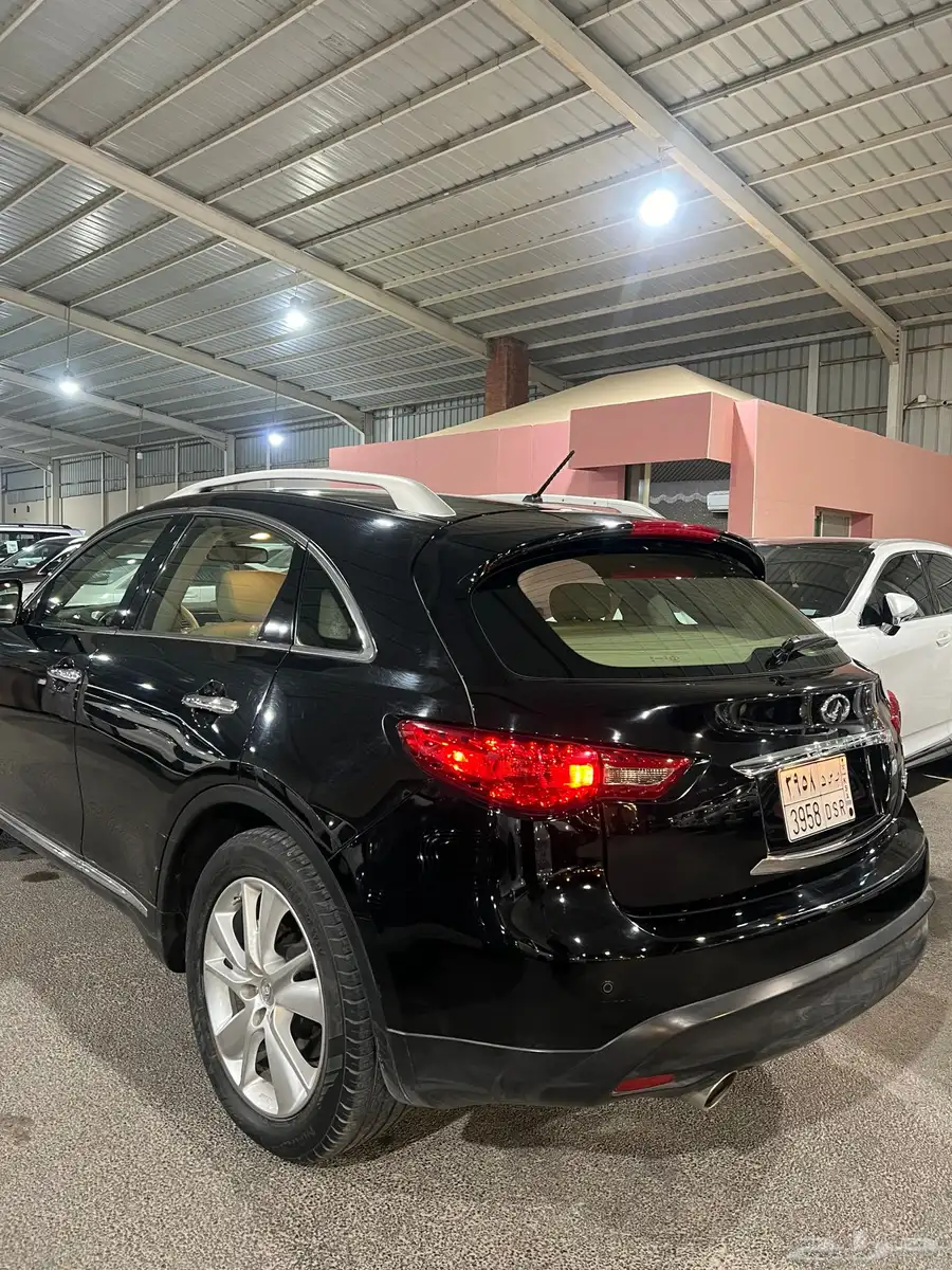 انفنتي QX70 موديل 2019 مخزن عداد 85 الف ( تم البيع ) 5