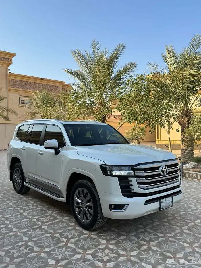 تويوتا لاندكروزر 2024 GXR رقم 4 سعودي بنزين 0