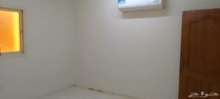 الايجار شقه عزاب غرفه وصاله وحمام ومطبخ في حي الجامعيين 2