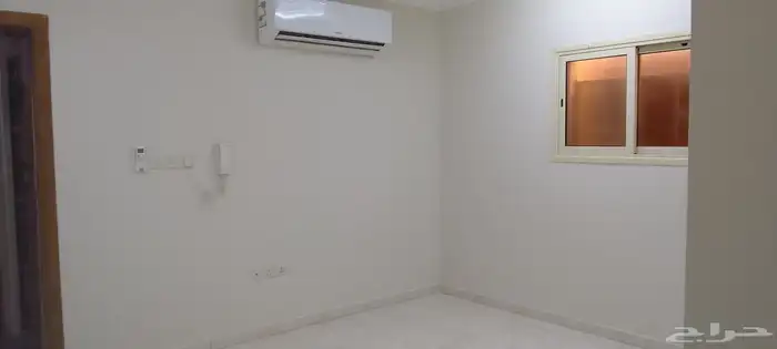 الايجار شقه عزاب غرفه وصاله وحمام ومطبخ في حي الجامعيين 0